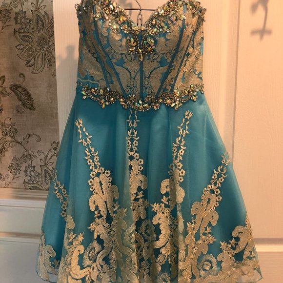 Tony Bowls size 6 beaded short dress - Picture 2 of 6